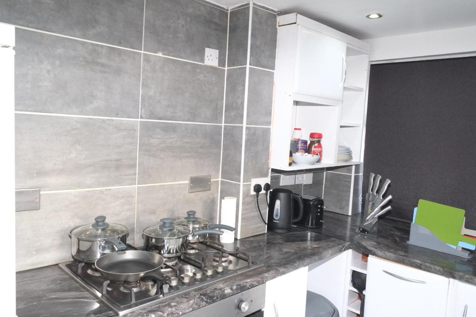 Lausory King Bed Living Your Luxe Home Away Nottingham Exterior foto